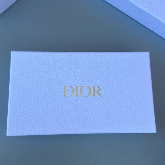 New LIMITED EDITION MISS DIOR Travel Spray & Pouch Set - Picture 2 of 4